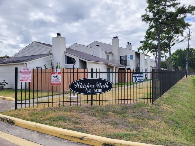 Building Photo - This stunning single-story upstairs unit o...