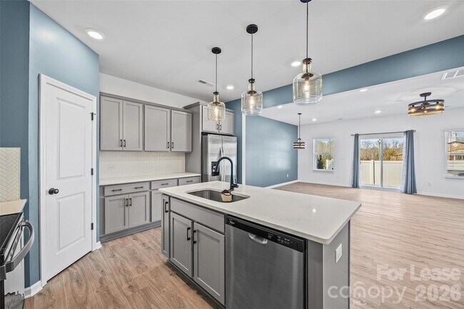 Building Photo - 512 Station St