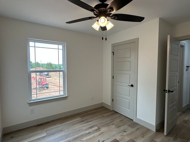 Building Photo - BRAND NEW 4 BED 3 BATH in WAYNESVILLE