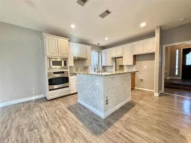 Building Photo - 2301 Mapleleaf Ln