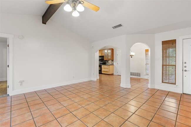 Building Photo - 6005 Sun Vista Dr