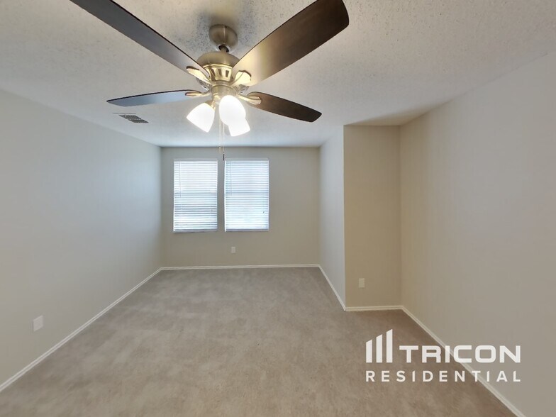 Building Photo - 3005 Deer Ridge Dr