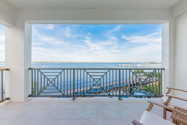 Building Photo - 41 SW Seminole St