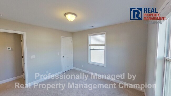 Building Photo - Spacious Home with Fenced Yard