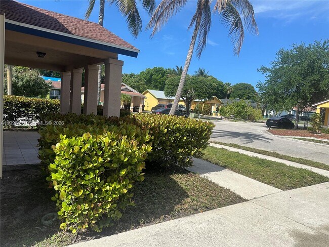 Building Photo - 1139 Freshwater Lakes Dr