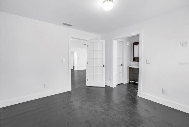 Building Photo - 3216 Pine Haven Dr