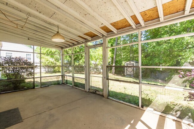 Building Photo - Wonderful 3 Bedroom Raleigh Ranch Home