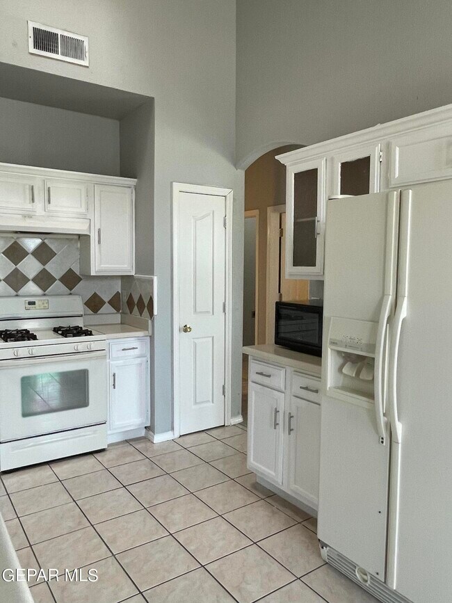 Building Photo - 3701 Trina Pl