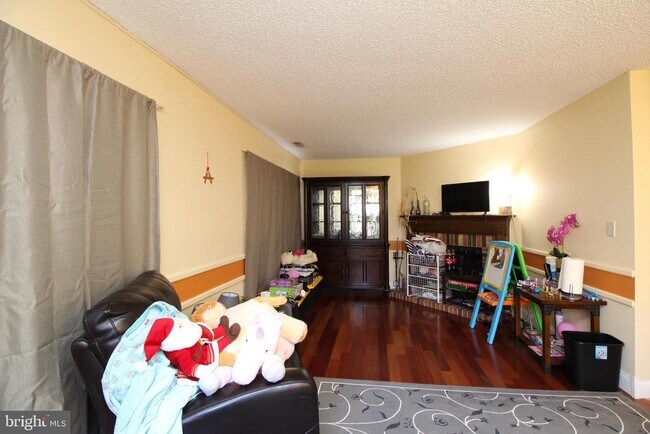 Building Photo - 9 Halstead Pl