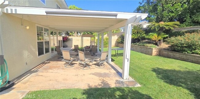 Building Photo - 1400 Post Rd