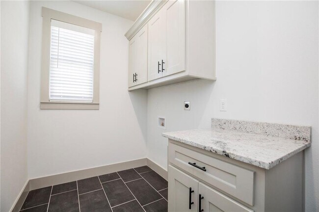 Building Photo - 108 White Oak St