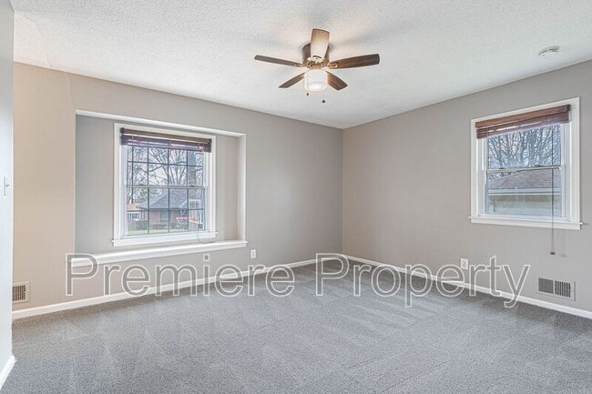 Building Photo - 1331 SW Horizon Dr