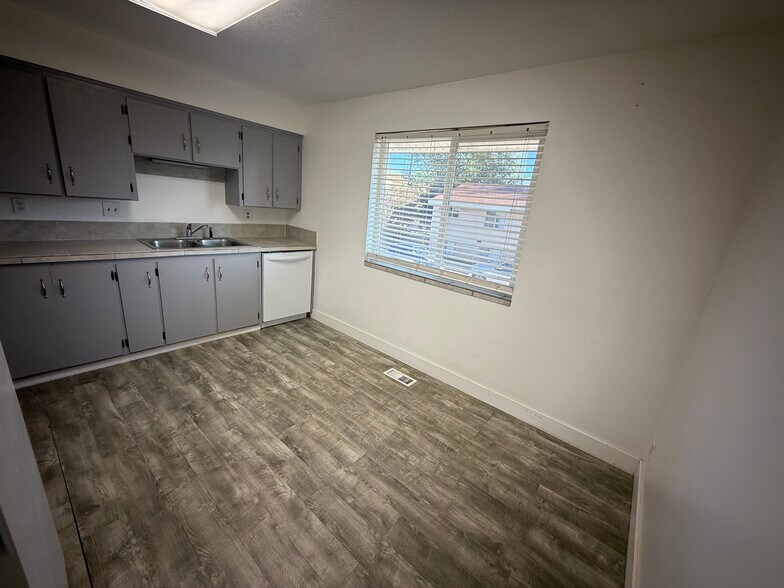 Building Photo - 231 S 400 W