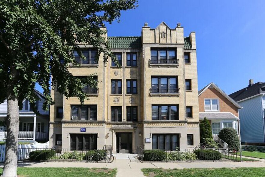 Building Photo - 4735 N Hermitage Ave