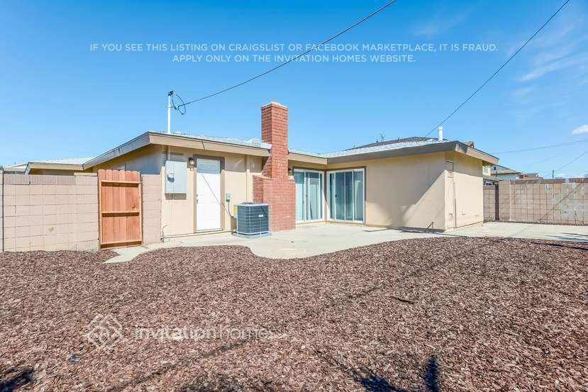 Building Photo - 1410 E Abila St