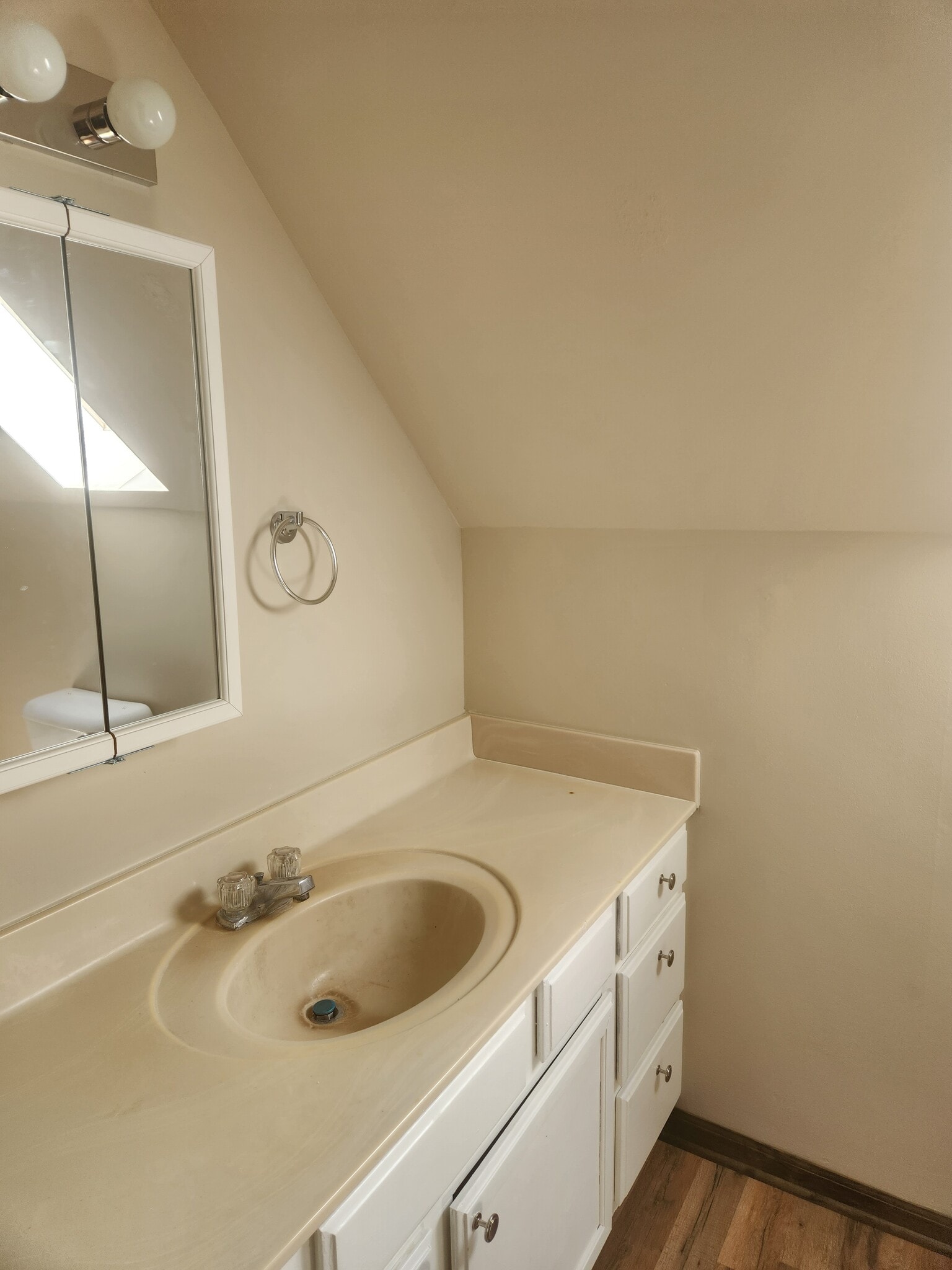Large vanity - 4304 E Santa Anna Dr