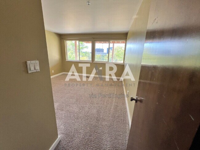 Building Photo - 270 2020 N