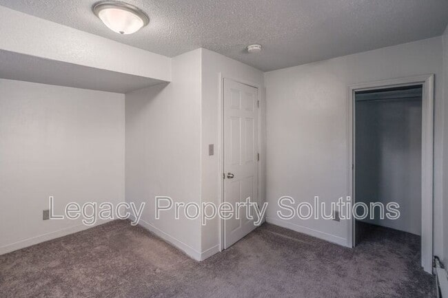 Building Photo - 505 S 10th St