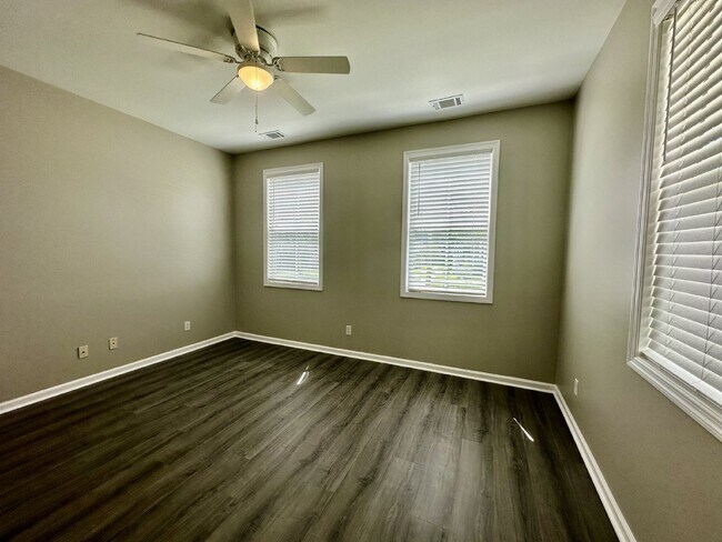 Building Photo - Newly Updated Three Bedroom Home in Westbury Park!