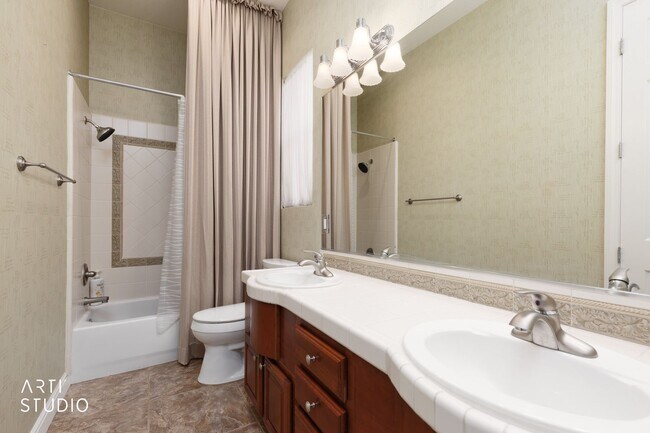Building Photo - Beautiful home located in the gated commun...