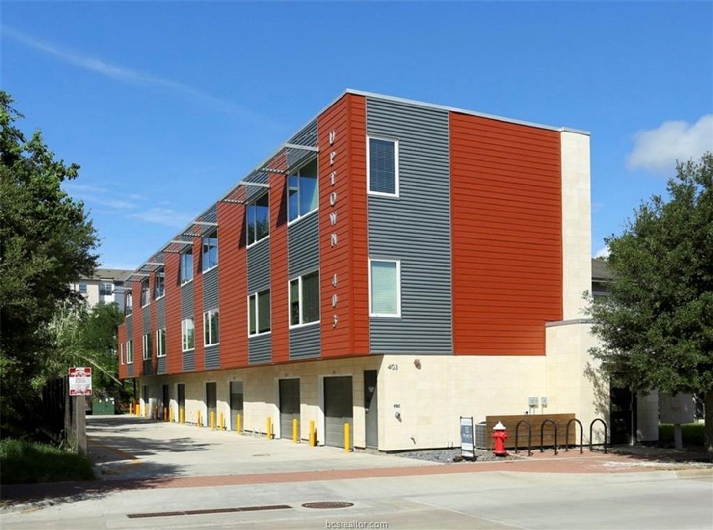 Building Photo - 1 Bed Apartment w/ Garage on Northgate for August Move In!