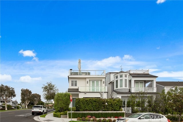 Building Photo - 720 Poinsettia Ave