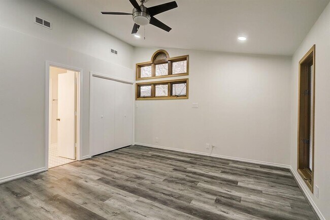 Building Photo - 1051 Gardenia Dr