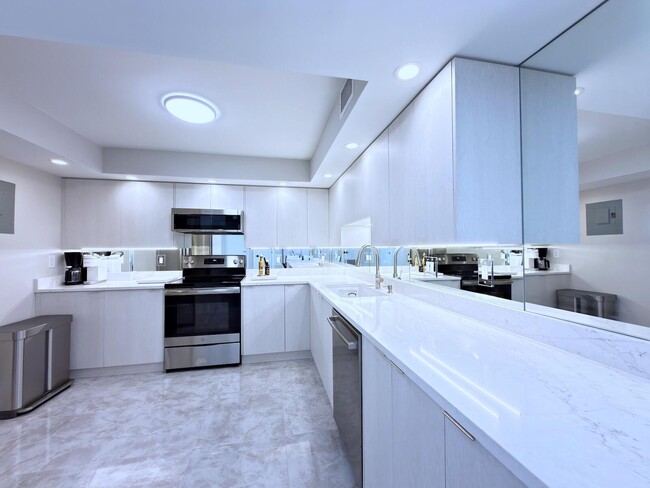 Building Photo - 3546 S Ocean Blvd