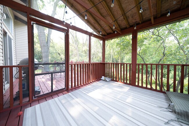 Building Photo - 3477 Pilgrim Ln N