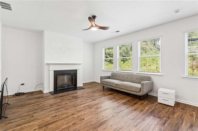 Building Photo - 430 Burgundy Terrace SE