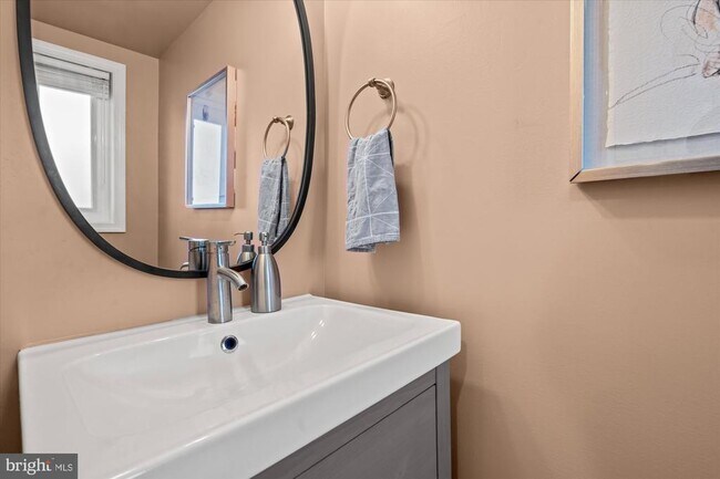 Building Photo - 134 35th St NE