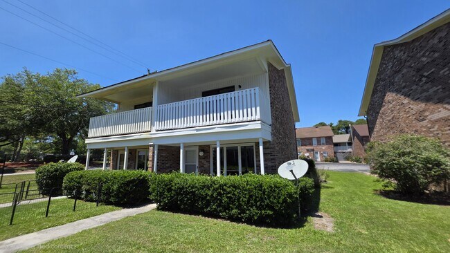 Building Photo - 409 Garden Dr