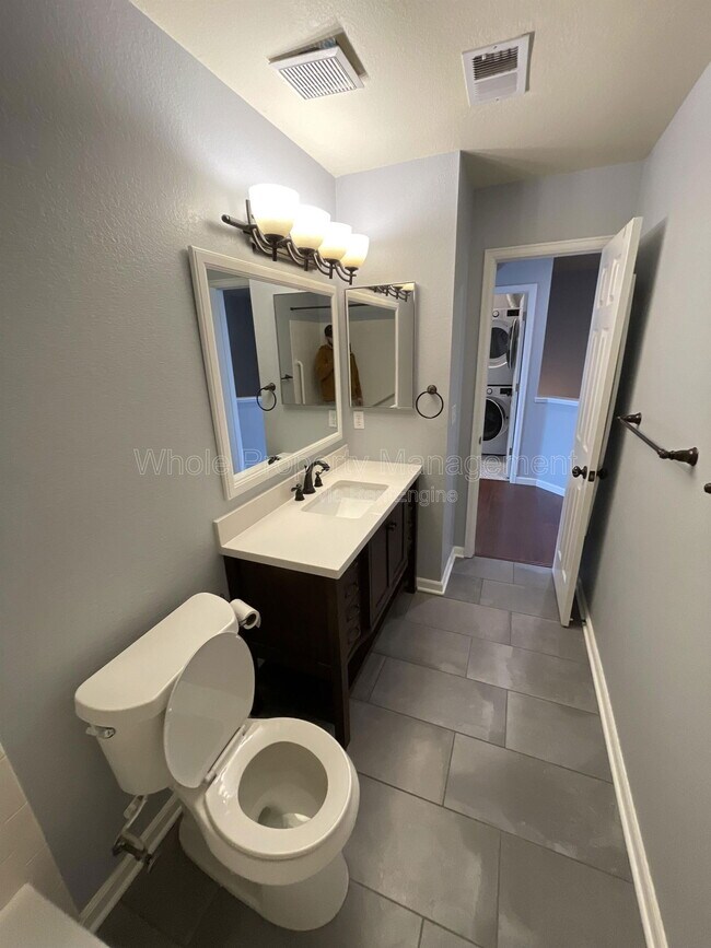 Building Photo - 2737 W Greens Dr