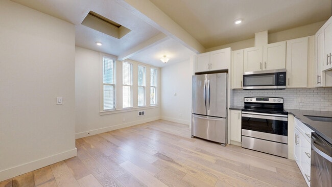 Building Photo - 644A Natoma St