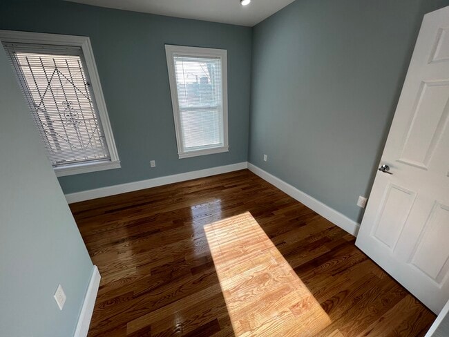 Building Photo - 372 Oxford St