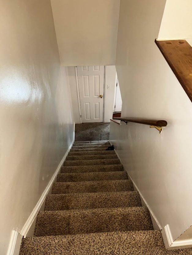 Stairs from 2nd floor - 830 Montpelier St