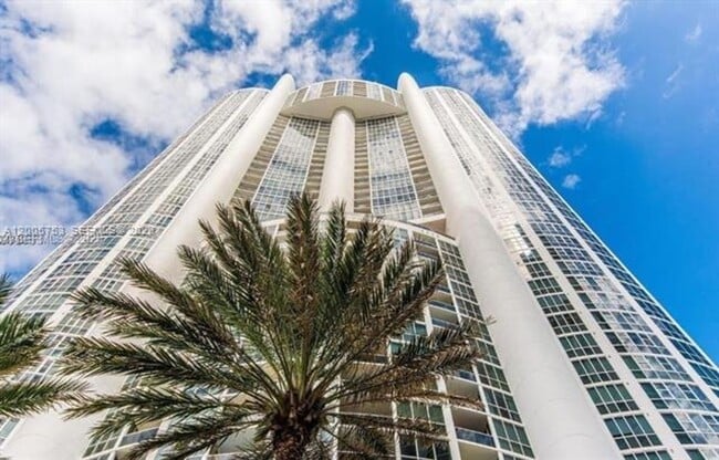 Building Photo - 18201 Collins Ave