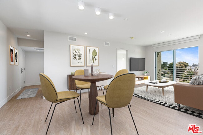 Building Photo - 11837 Mayfield Ave