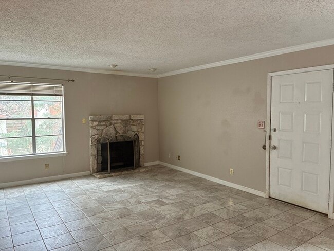 Building Photo - Stylish 1-Bedroom Home with Fireplace, Bal...