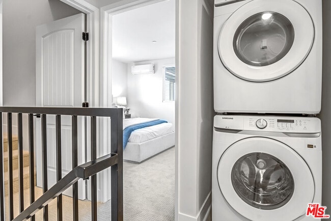 Building Photo - 10035 S Western Ave