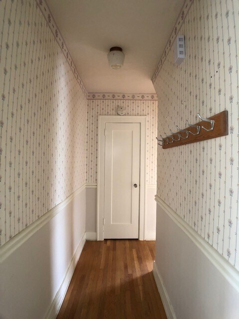 Building Photo - Hollywood District Home - 3 Bdrm 2 bths, 2290 sq. ft.