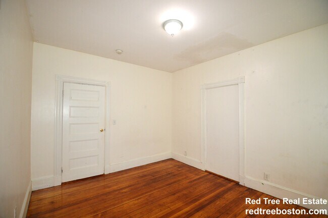 Building Photo - 10 Bucknam St