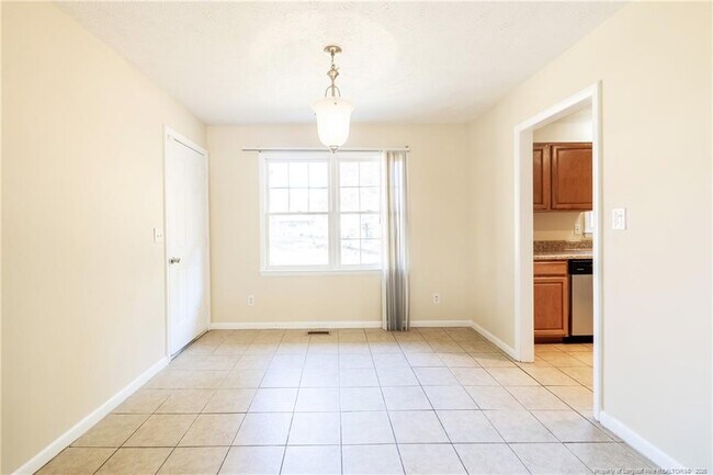 Building Photo - 1113 Oakstone Dr