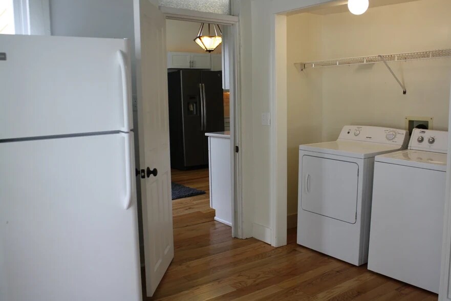 Building Photo - 311 E Cottage Grove Ave