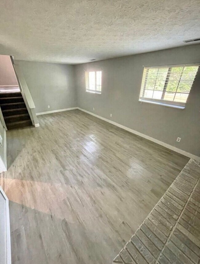 Building Photo - Charming Tri-Level Home with Fenced Backyard in West Lafayette