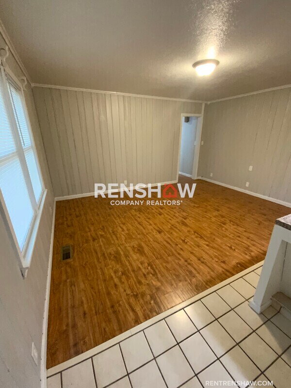 Building Photo - 212 N Poplar St