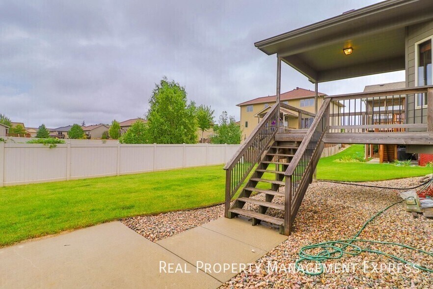 Building Photo - 7905 S Grass Creek Dr