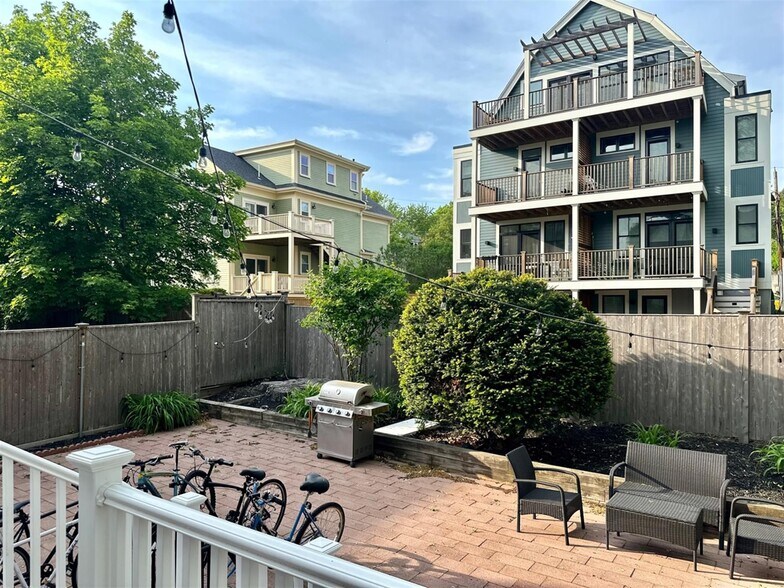 Building Photo - 119 Morrison Ave