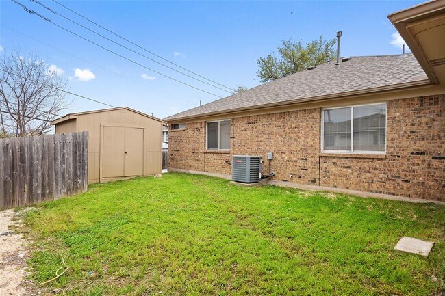 Building Photo - 3945 Eagles Nest St