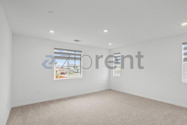 Building Photo - 3284 Oak Trl Dr